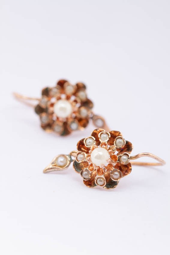 Antieke oorhangers met parels