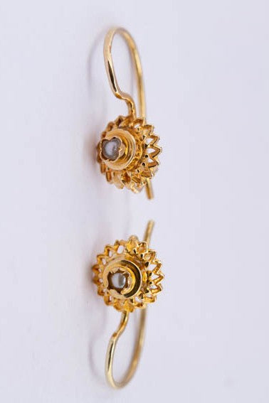 Antieke oorhangers met parel