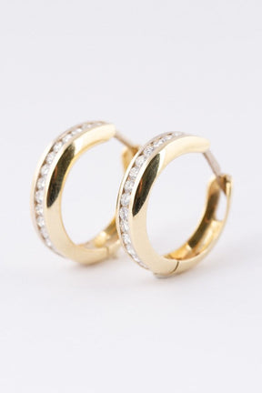 Gold earrings with 16 diamonds each