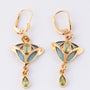 Gouden art nouveau stijl oorhangers met venster emaille en peridoot