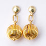 Gouden oorhangers met bol