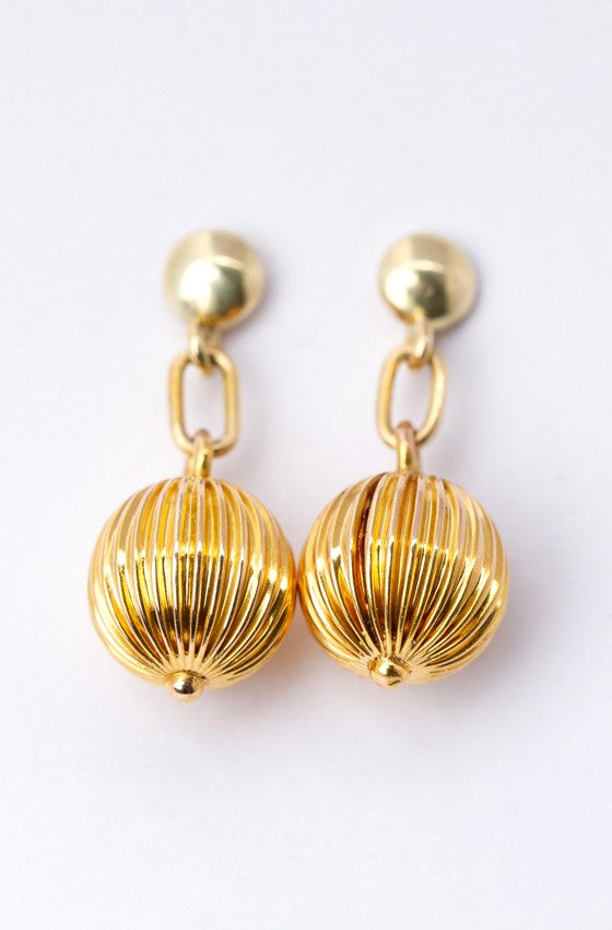 Gouden oorhangers met bol