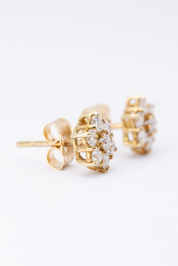 Gouden entourage oorknoppen met briljanten