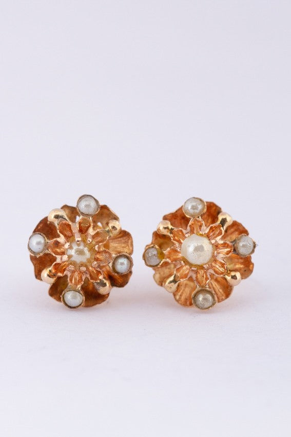 Gouden oorstekers met parels