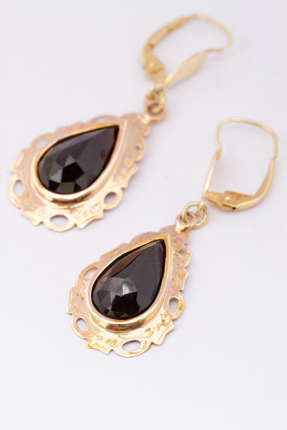 Gouden oorhangers met granaat