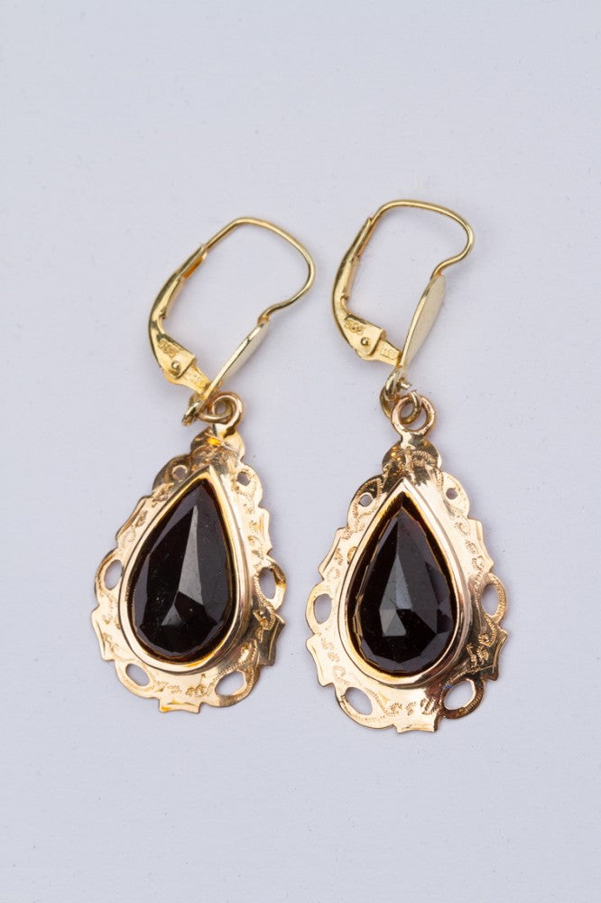 Gouden oorhangers met granaat