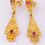 Gouden oorhangers met rode spinel