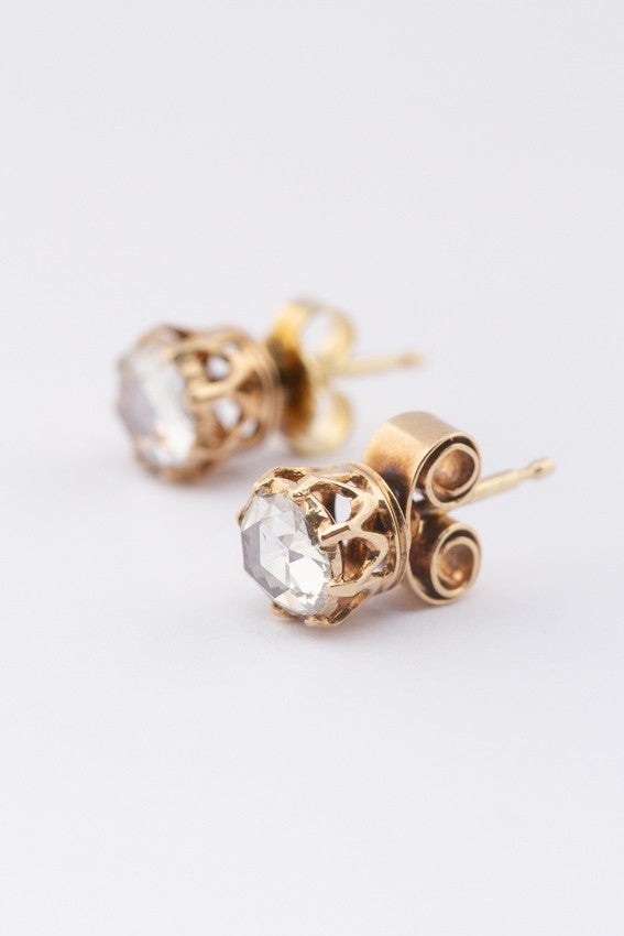 Gouden oorknoppen met diamant