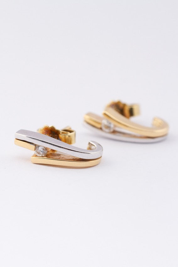 White/yellow gold stud earrings with brilliant cut diamonds