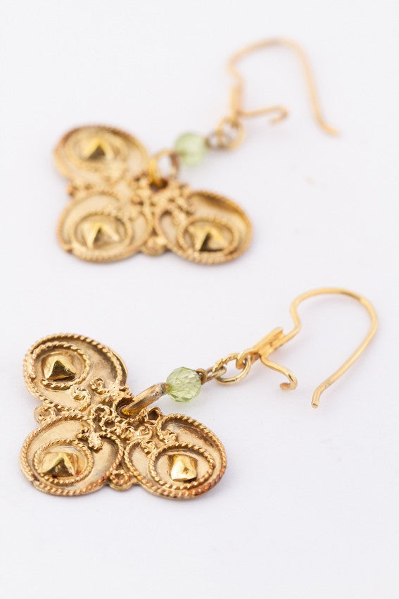 Antique gold earrings with peridot