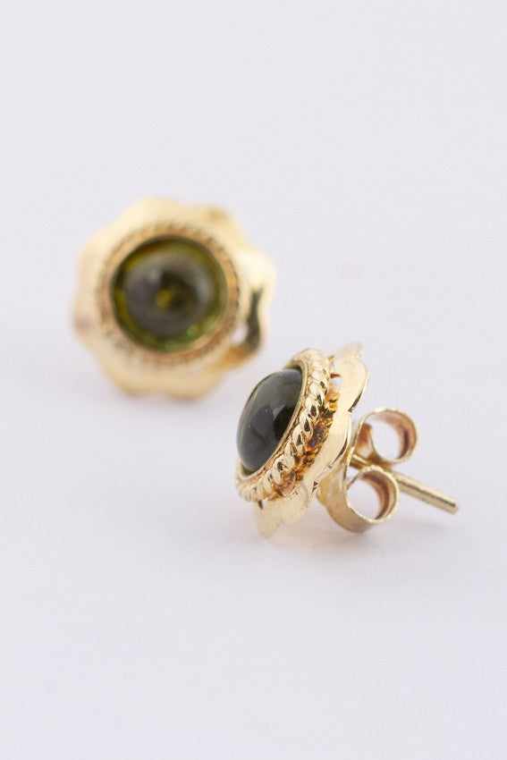 Gold earrings with peridot