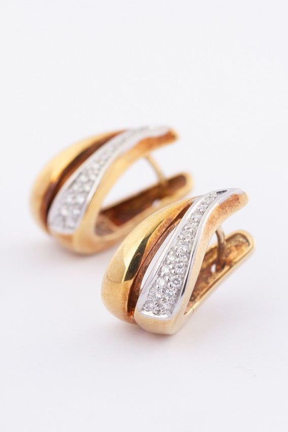 Gold earrings with 16 diamonds each