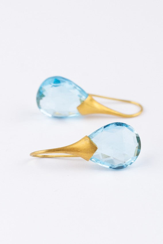 Gold earrings with briolette-cut topazes