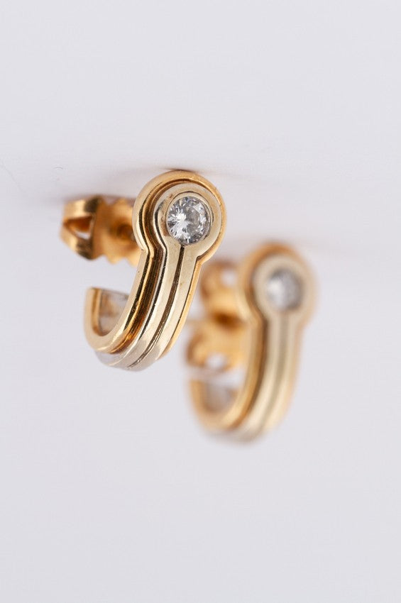 White/yellow gold stud earrings with a brilliant in each one