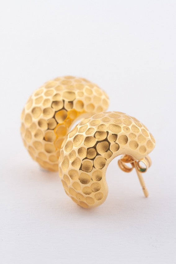 Gouden gebombeerde oorbellen