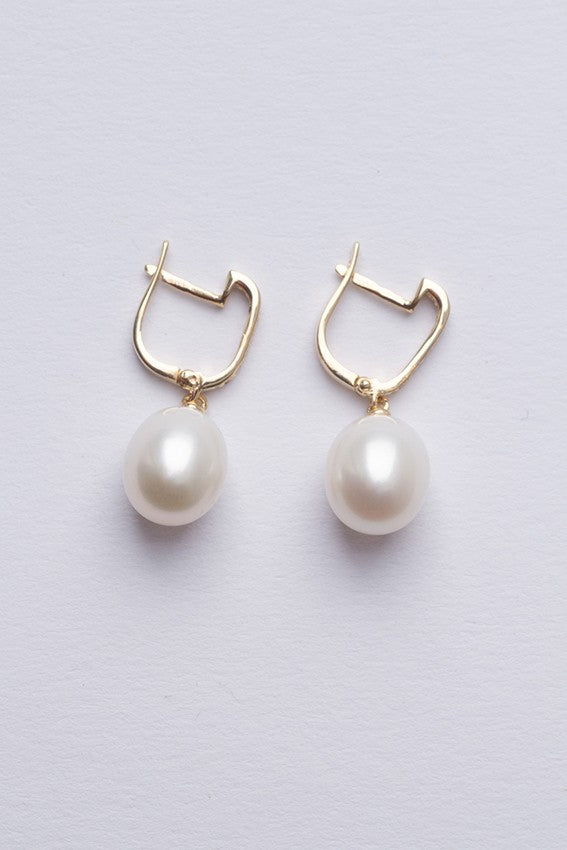 Gold earrings with a pearl and diamonds