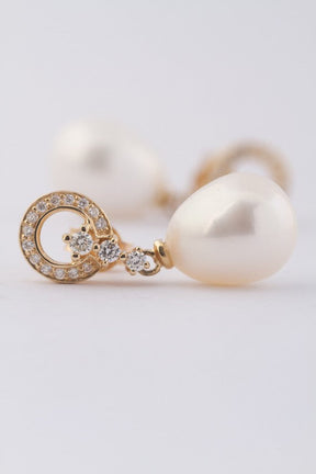Gold earrings with a pearl and diamonds