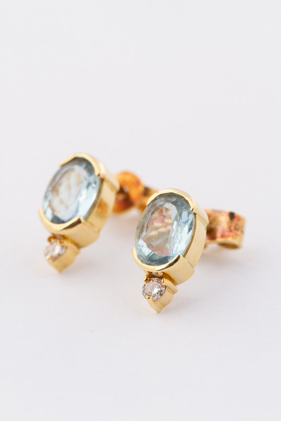 Gold earrings with an aquamarine and a brilliant each