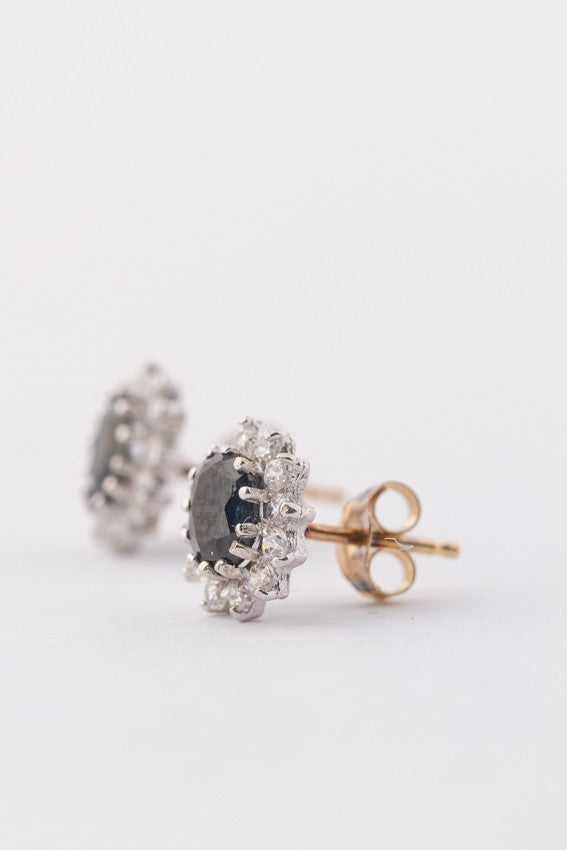 White/yellow gold entourage earrings with a sapphire and 12 brilliants each