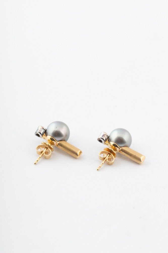 White/yellow gold earrings with gray cultured pearl and brilliant