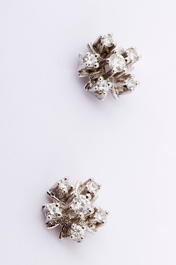White gold earrings with brilliant
