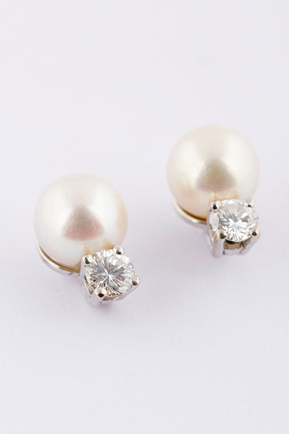 White gold earrings with pearl and brilliant