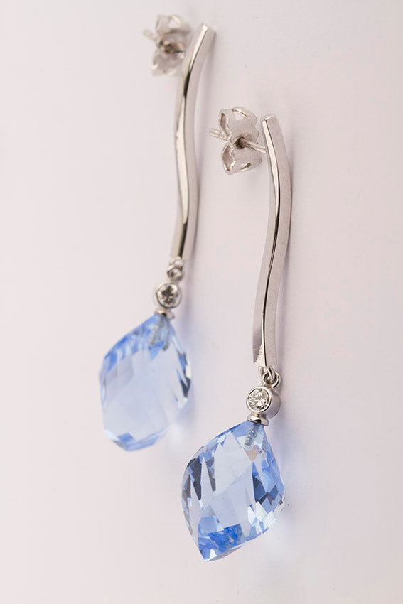 White gold earrings with topaz and brilliant cut diamonds