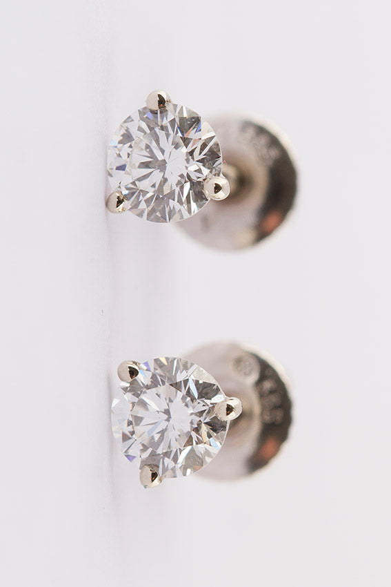 White gold solitaire earrings with brilliant