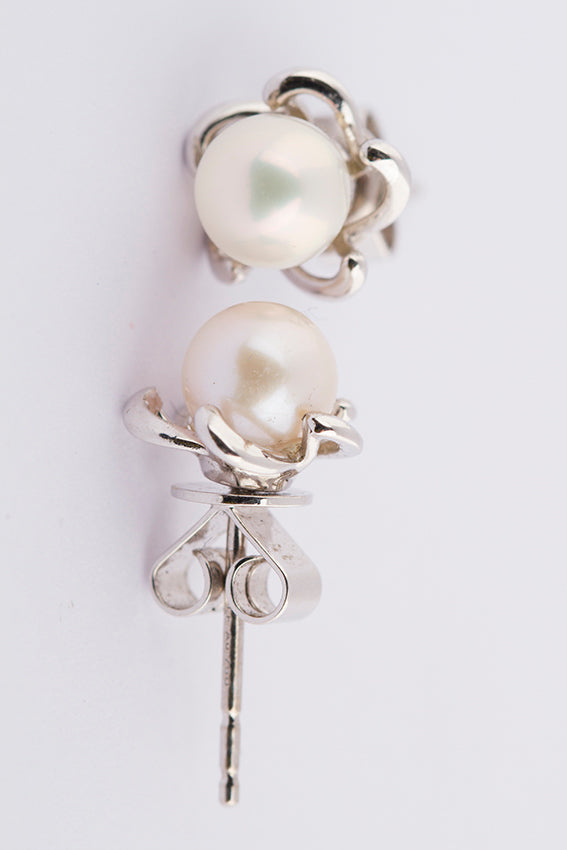 White gold cultured pearl earrings