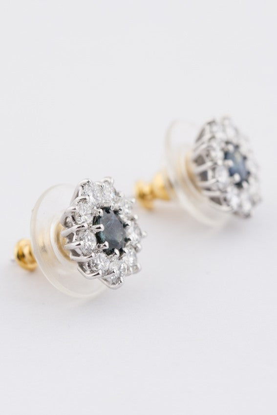 White gold entourage stud earrings with sapphire and brilliant cut diamonds