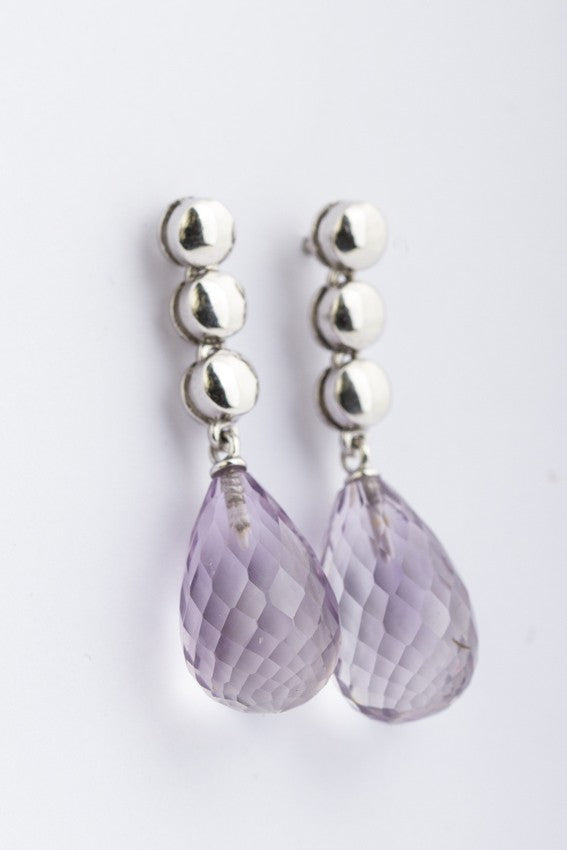 White gold earrings with amethyst