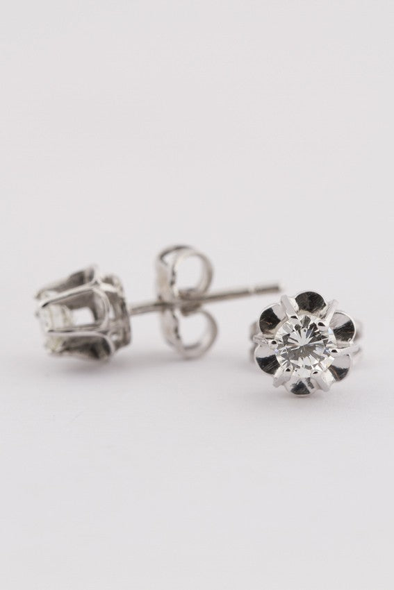 White gold solitaire earrings with brilliant