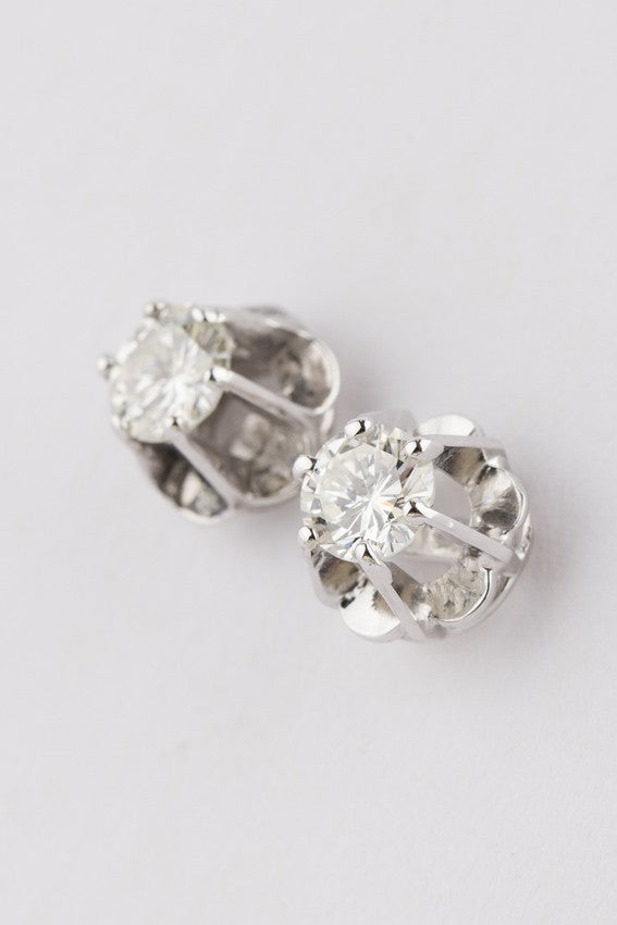 White gold solitaire earrings with brilliant