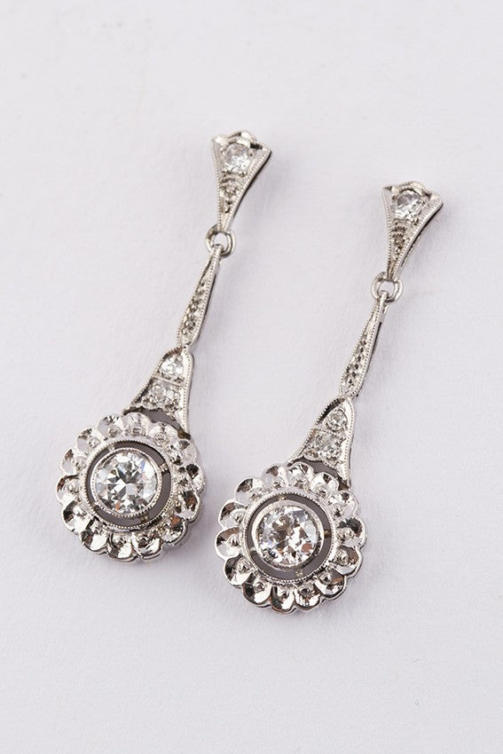 White gold Art Déco earrings with brilliant cut diamonds