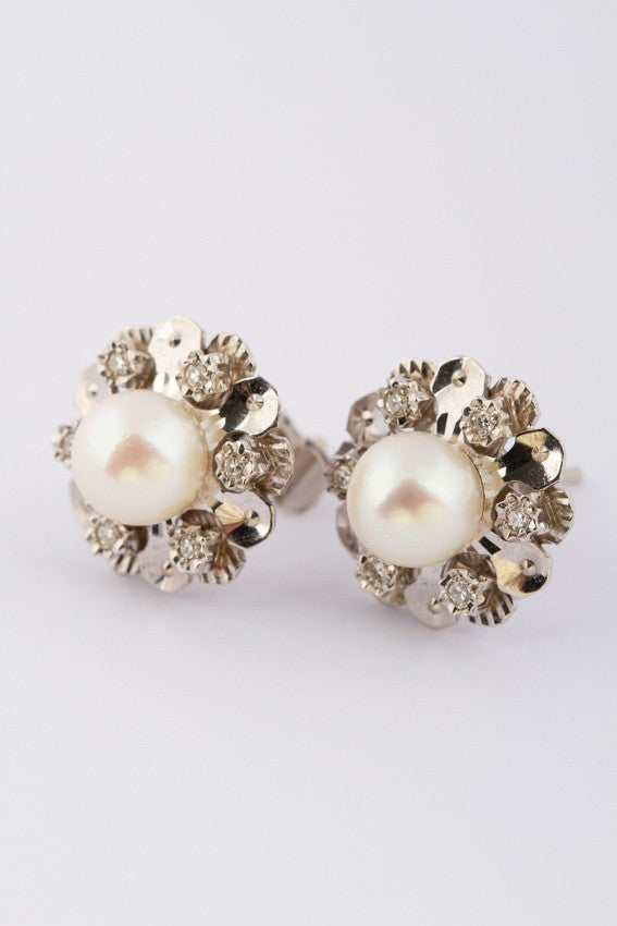 White gold earrings with pearl and diamonds