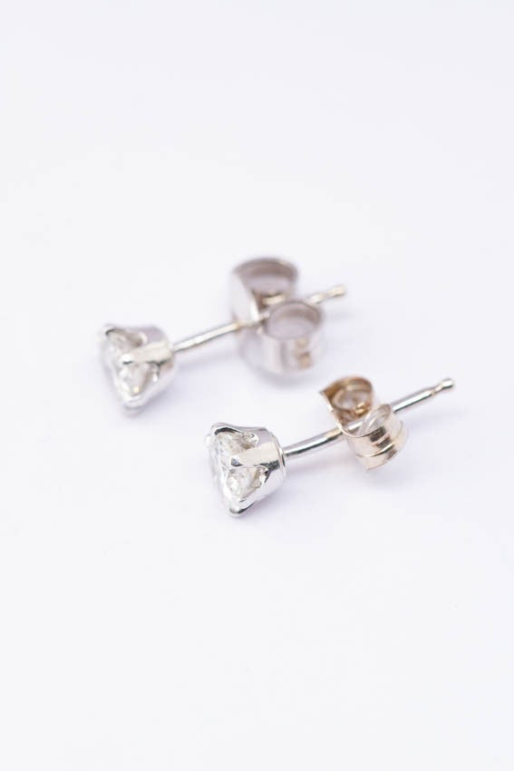 White gold solitaire earrings