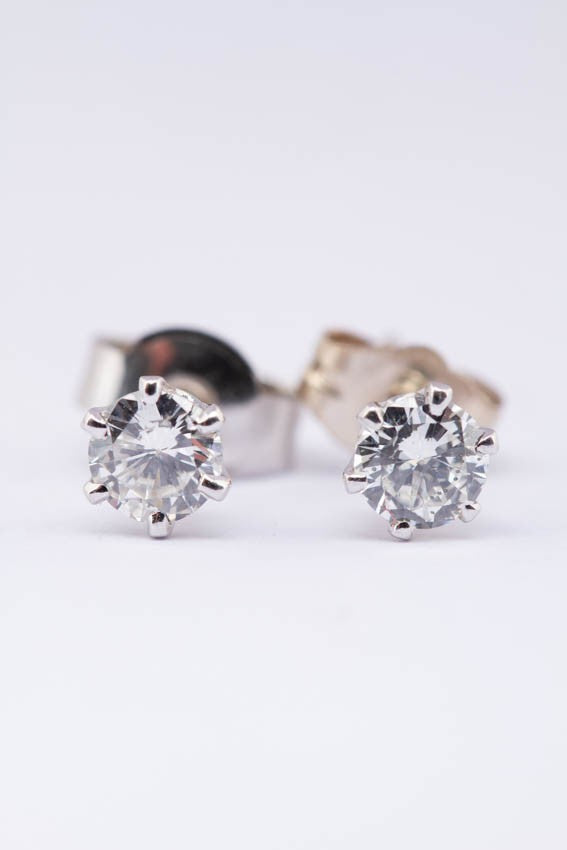White gold solitaire earrings