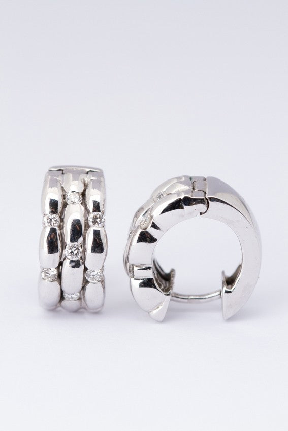 White gold earrings with 7 diamonds each