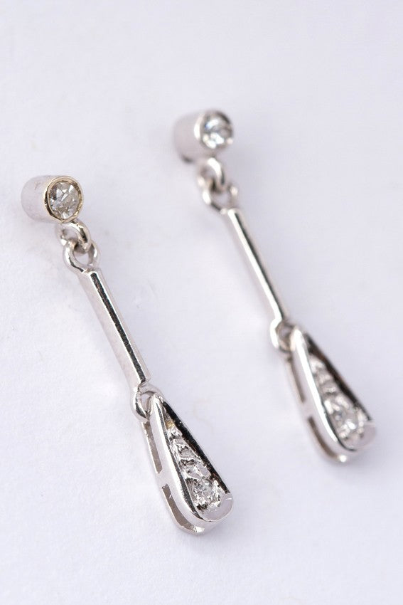 White gold earrings with 2 diamonds in each