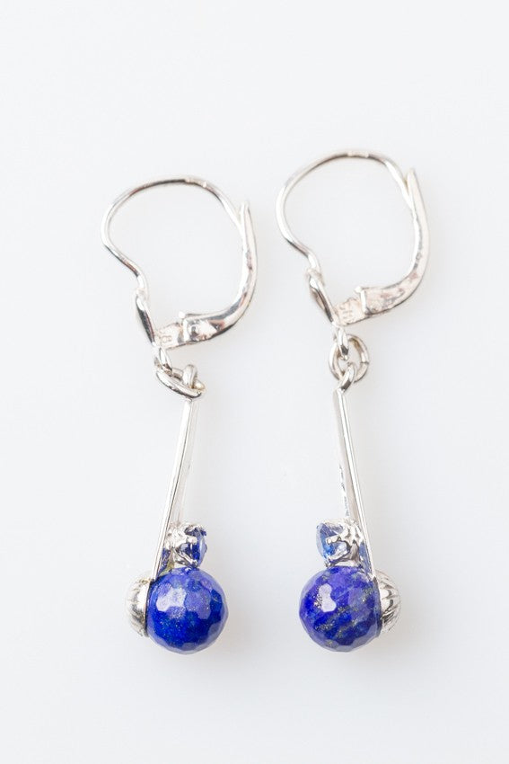 White gold earrings with sapphire and lapis lazuli