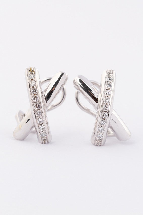 White gold stud earrings with 9 diamonds each