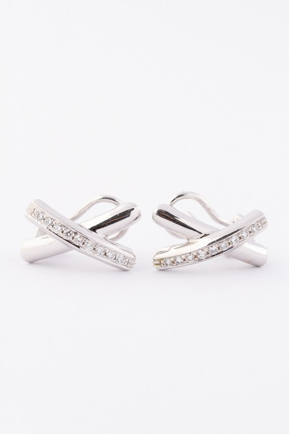White gold stud earrings with 9 diamonds each