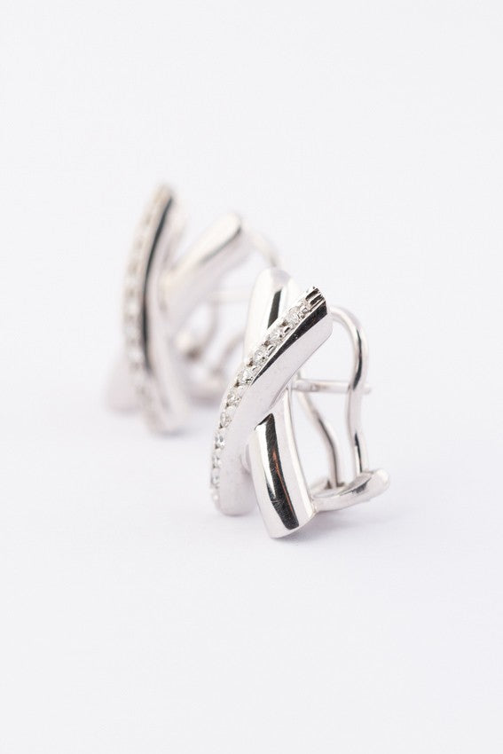 White gold stud earrings with 9 diamonds each