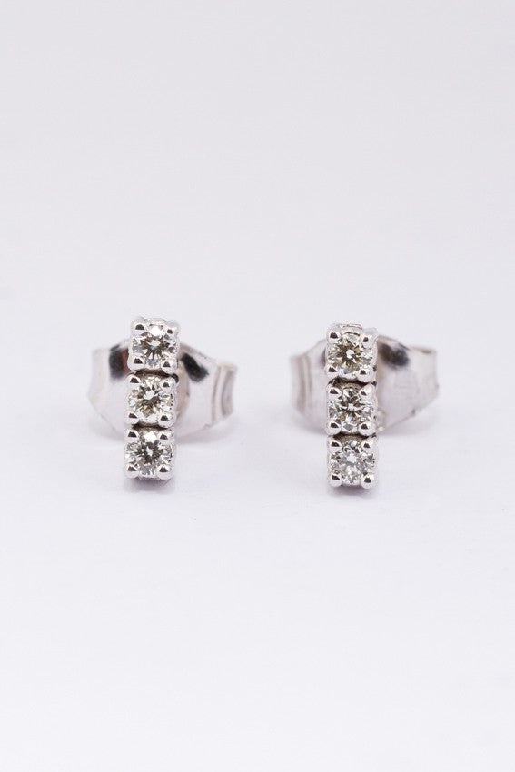 White gold earrings with three brilliant-cut diamonds each. Total weight approx. 0.15 ct.