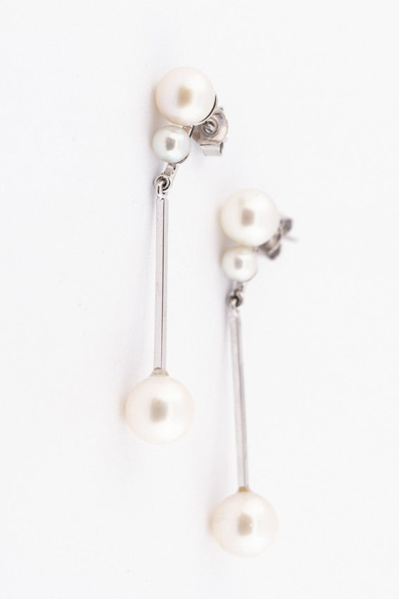 White gold earrings with pearls