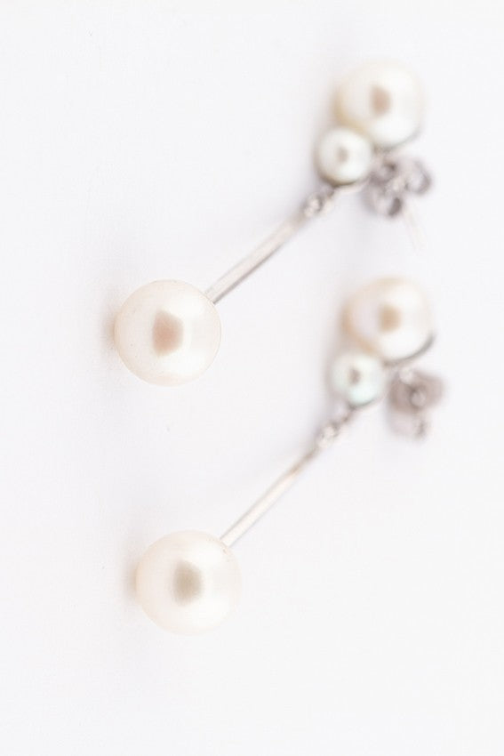 White gold earrings with pearls