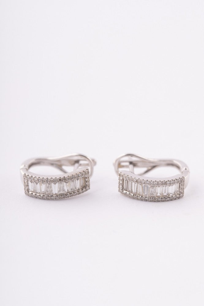 White gold ring with brilliants and diamonds