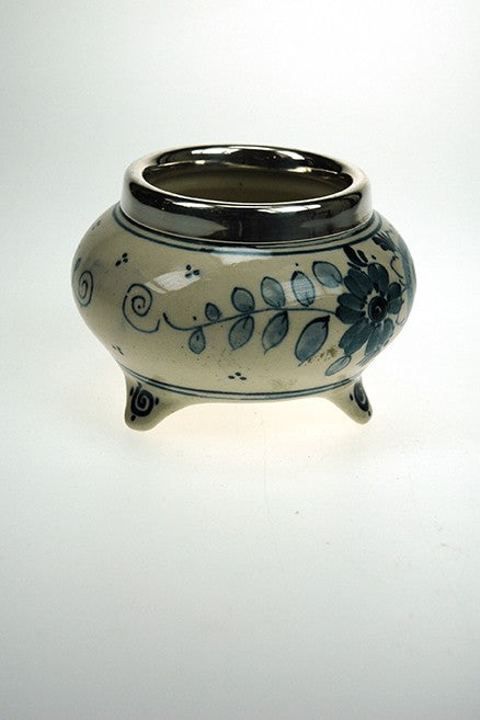 Old Delft blue pot