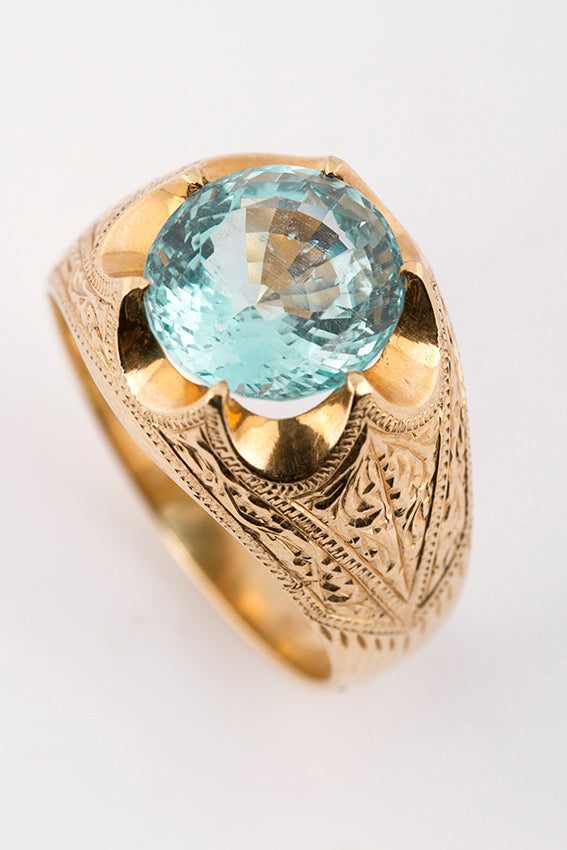 Band ring with aquamarine
