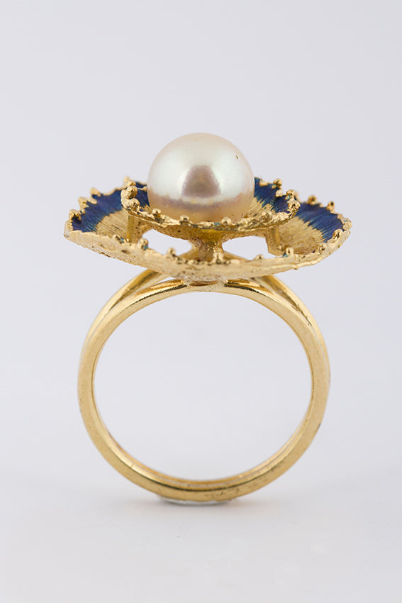 Gold ring with pearl and enamel